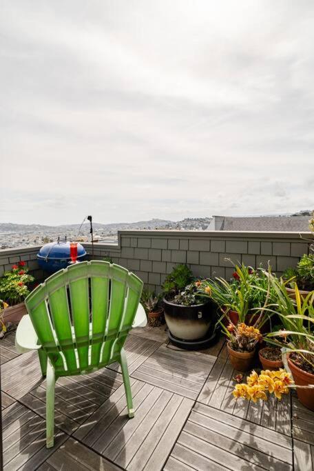 Dreamy 3-Story House : Sunroom + City Skyline View